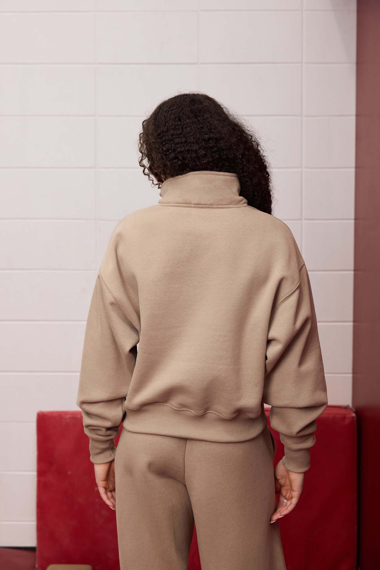 Logo Sueded Fleece Quarter Zip Sweatshirt in Desert Khaki