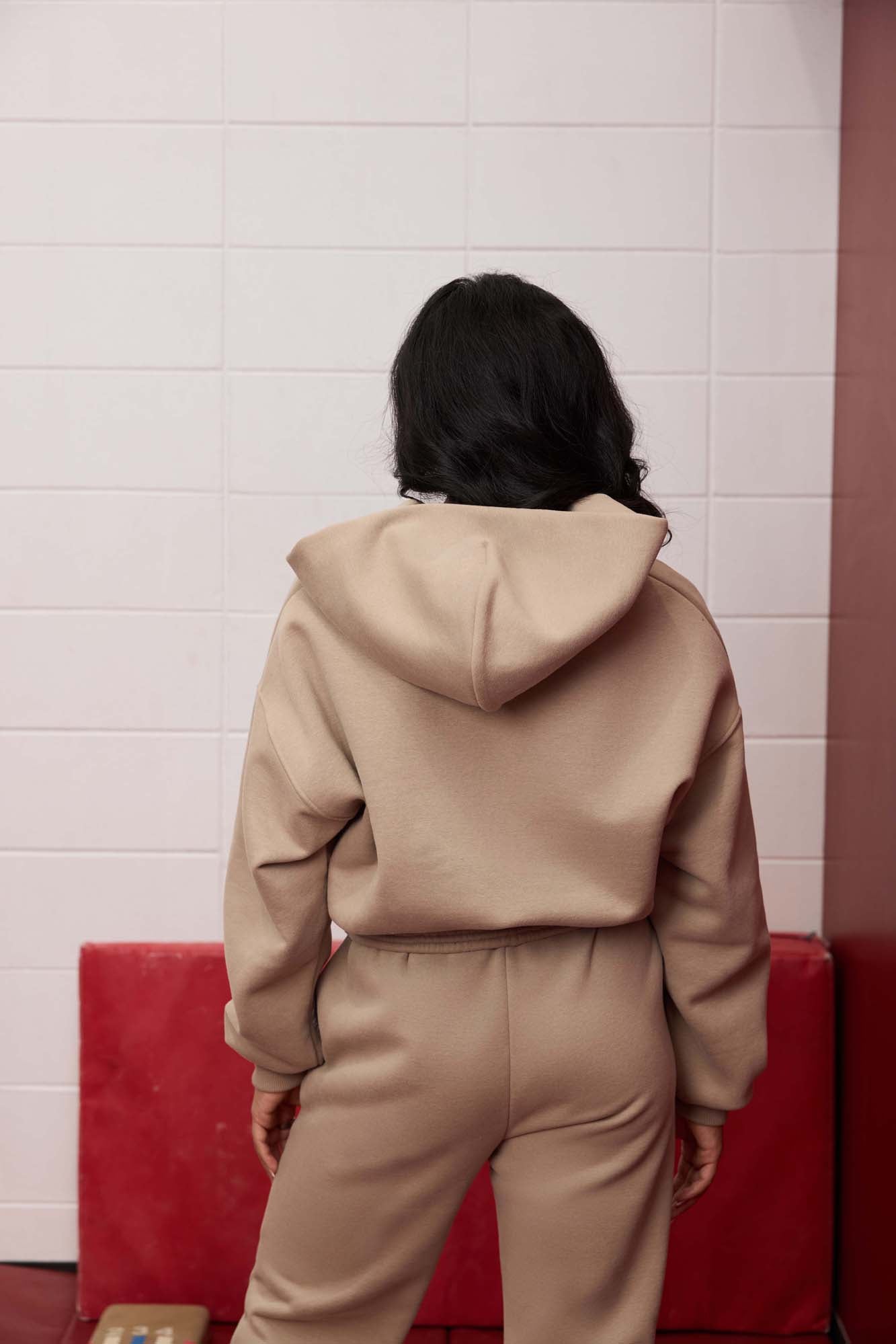 Logo Sueded Fleece Cropped Hoodie in Desert Khaki
